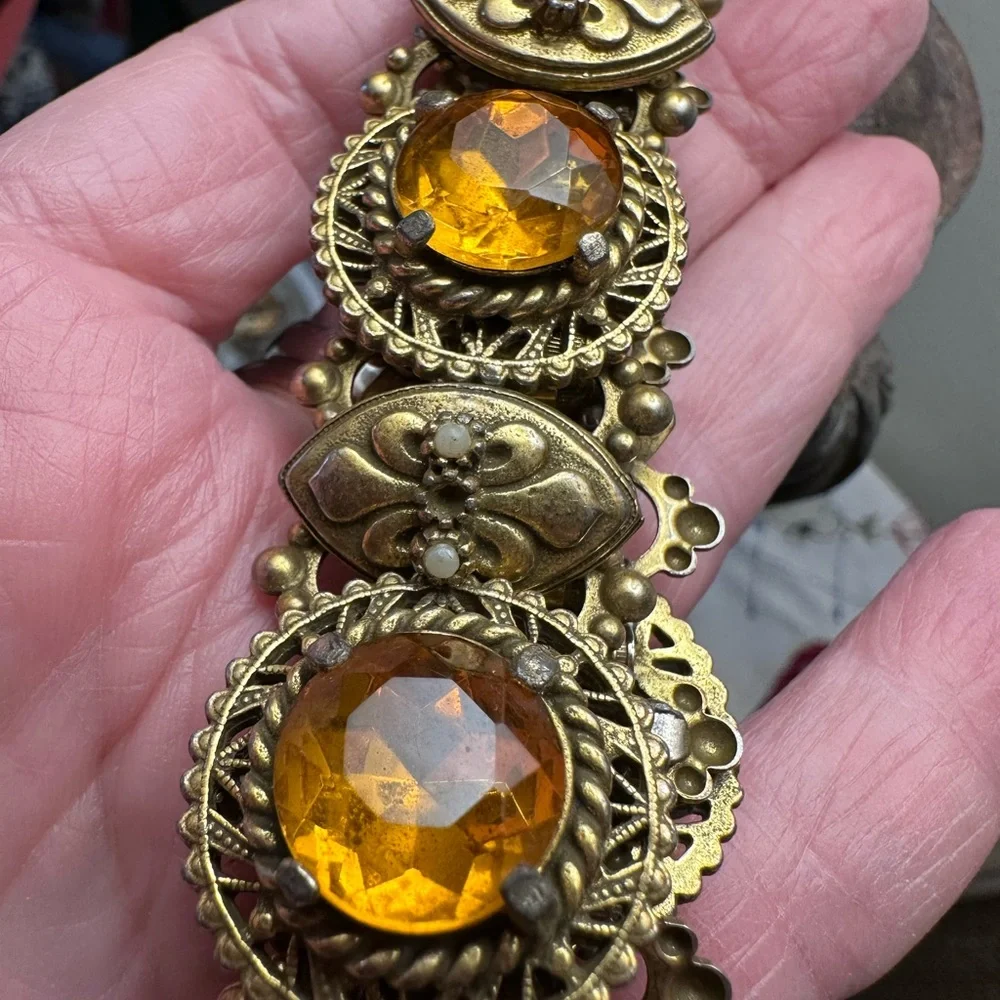 Elegant Vintage Gold-Tone Bracelet with Amber Inspired Accents Read Below